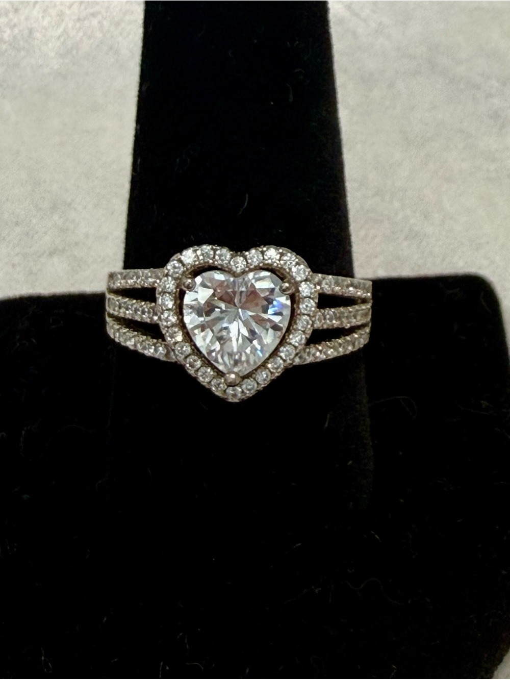 🌸JTV37 - Heart Halo Split-Shank Solitaire Sterling Silver Ring. 3.71 CTW💎🌸